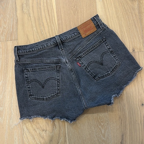 Levi’s 501 Original Black Shorts Women’s Cutoff High Rise Denim Jeans Size 29 - Picture 2 of 12